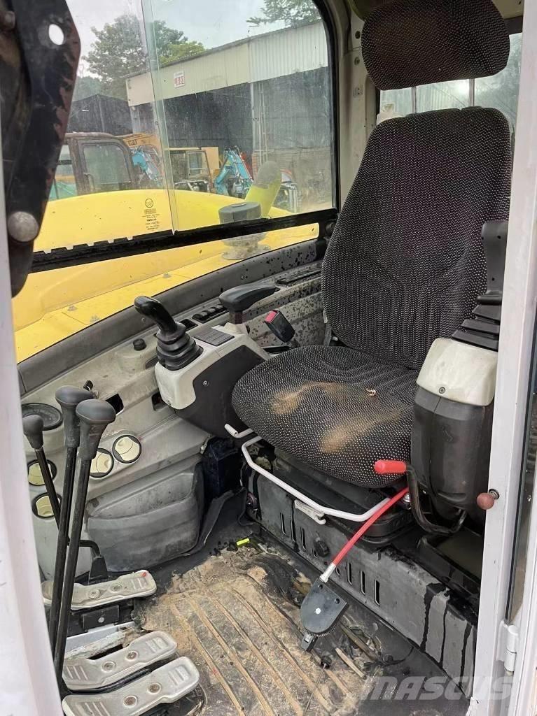 Wacker Neuson 8003 중형굴삭기 7톤-28톤