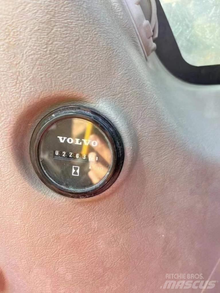 Volvo EC 220 DNL 대형 굴삭기 29톤 이상
