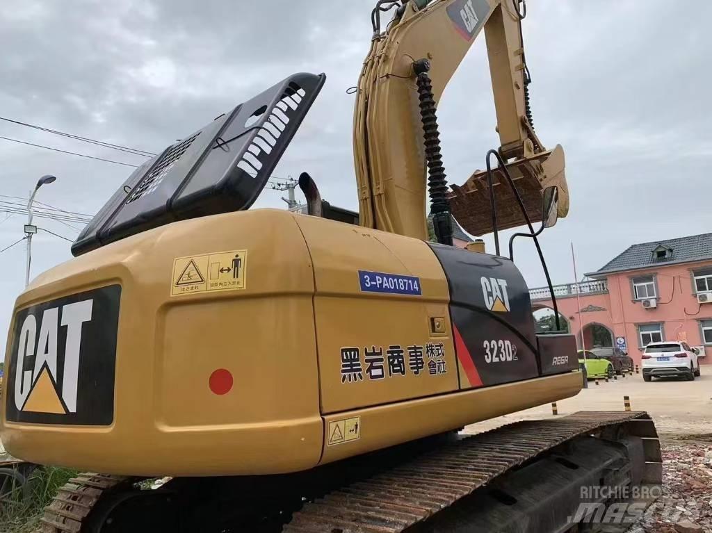 CAT 323 D L 대형 굴삭기 29톤 이상