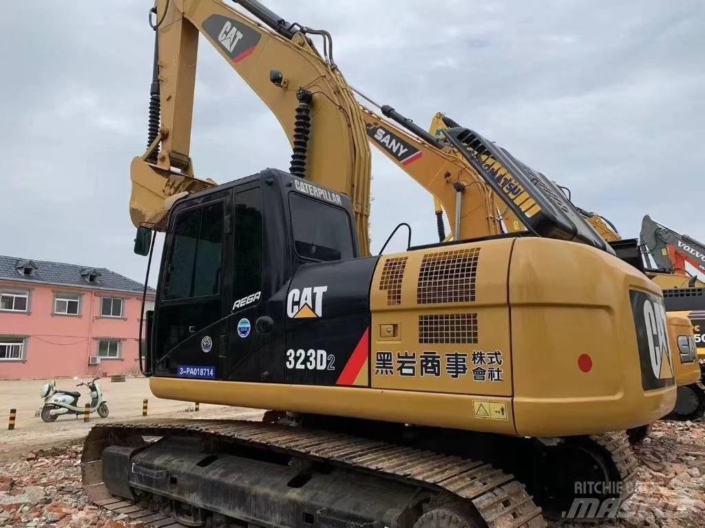 CAT 323 D L 대형 굴삭기 29톤 이상
