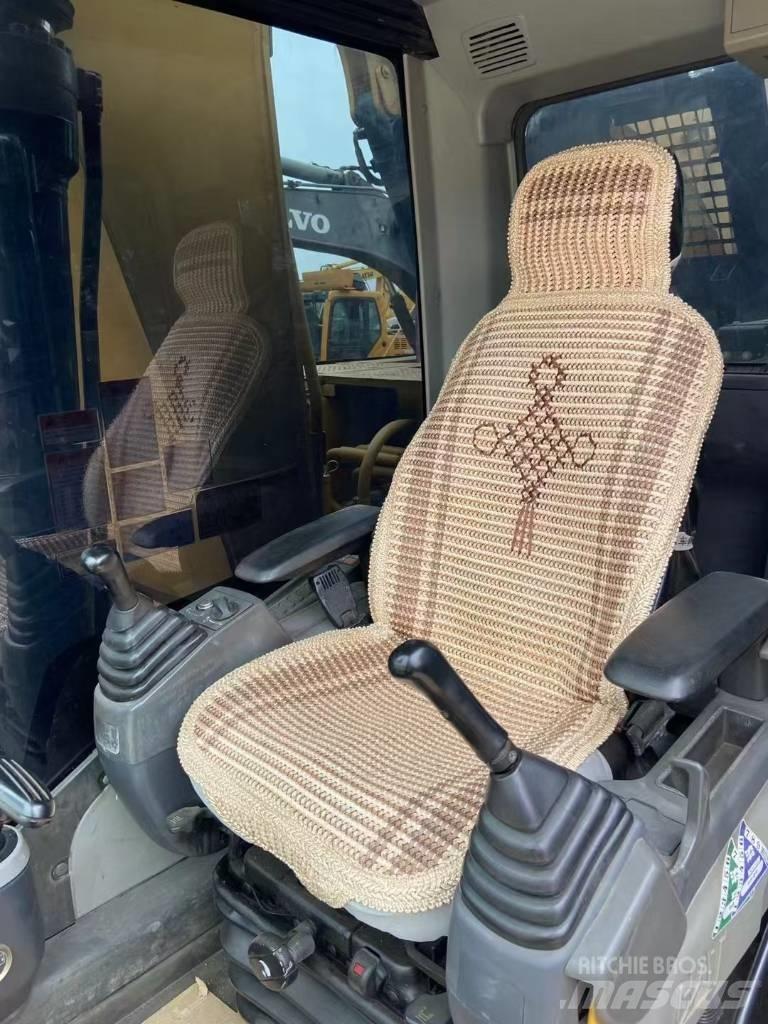 CAT 323 D L 대형 굴삭기 29톤 이상