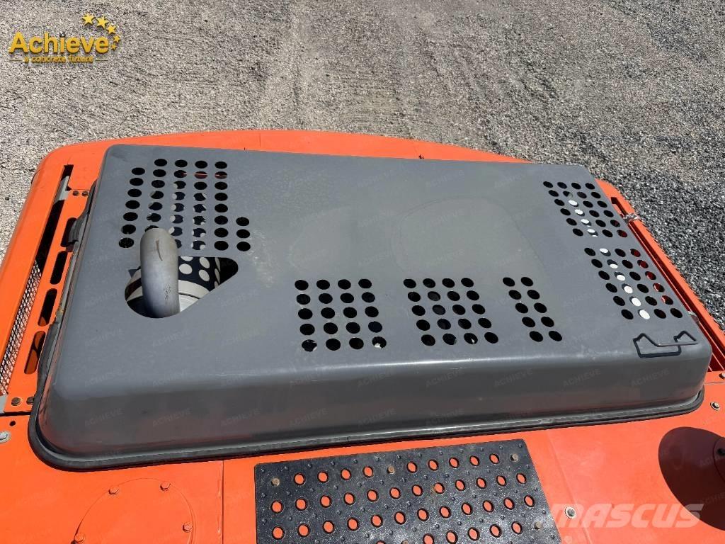 Hitachi ZX 210 대형 굴삭기 29톤 이상