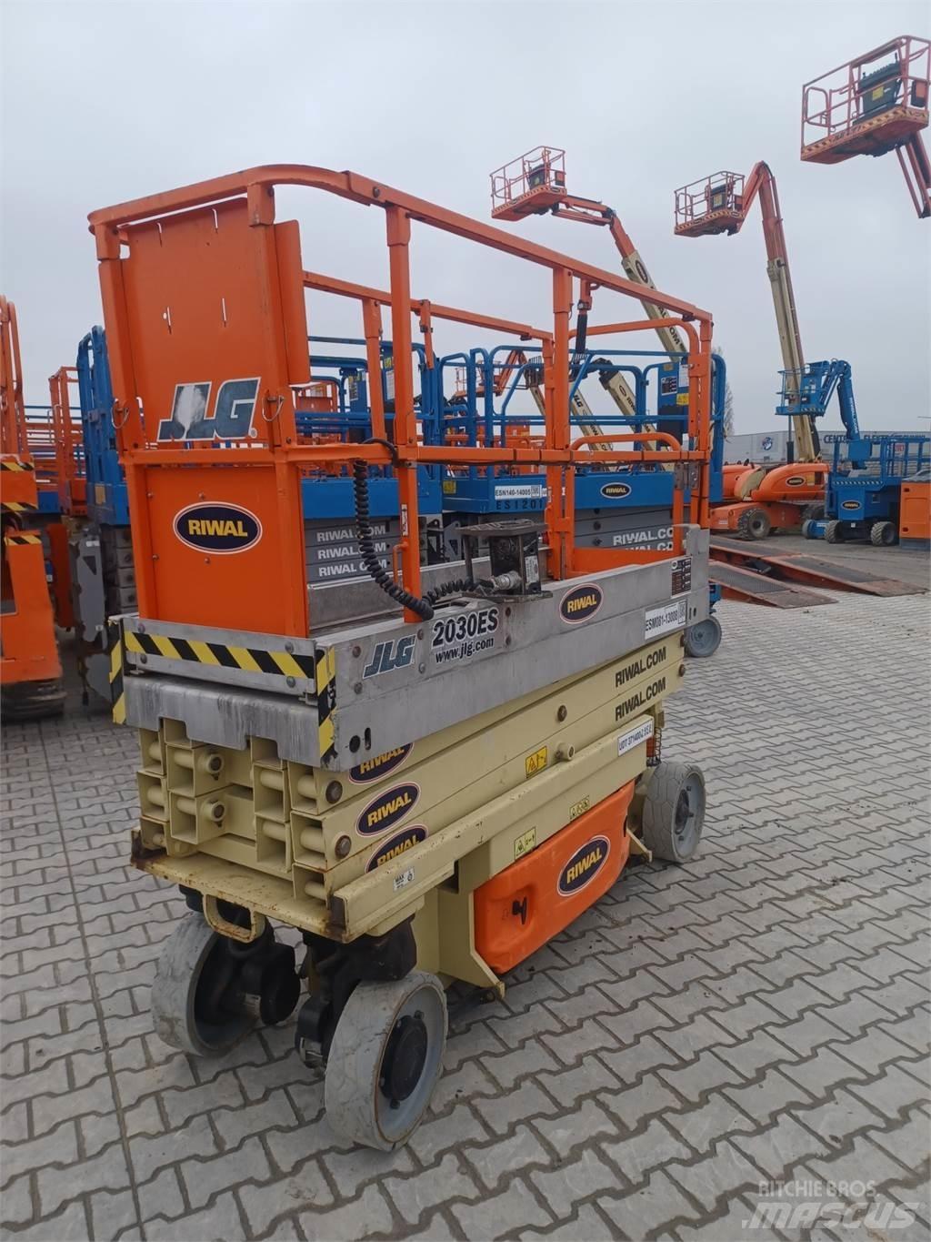 JLG 2030ES 가위형 리프트