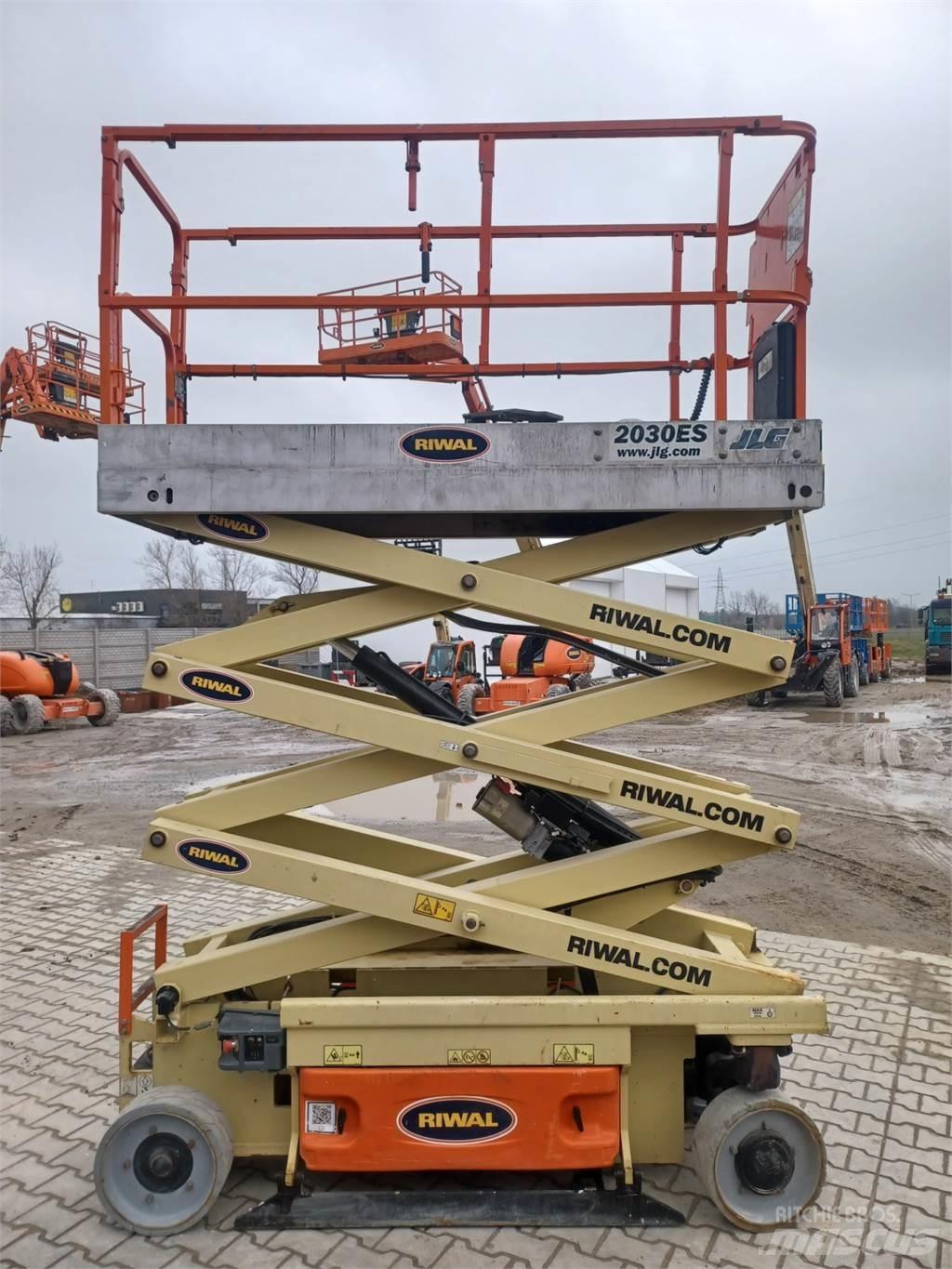 JLG 2030ES 가위형 리프트