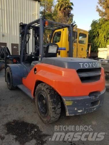 Toyota 8FD70U 디젤 지게차