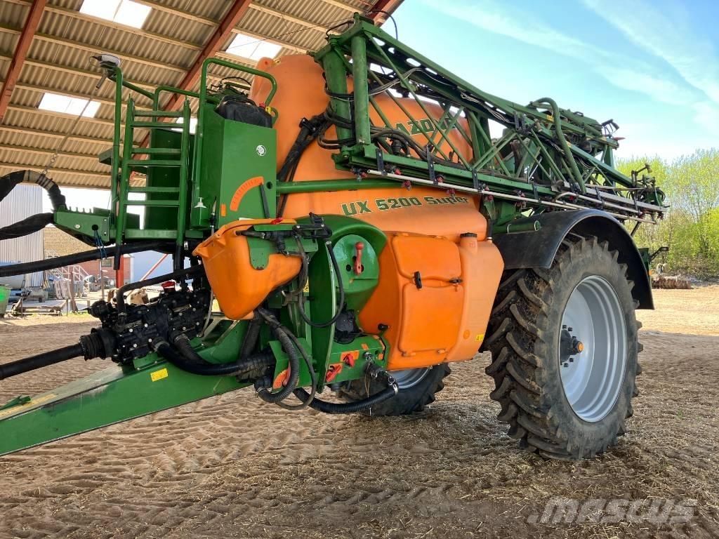 Amazone UX 5200 견인형 분무기