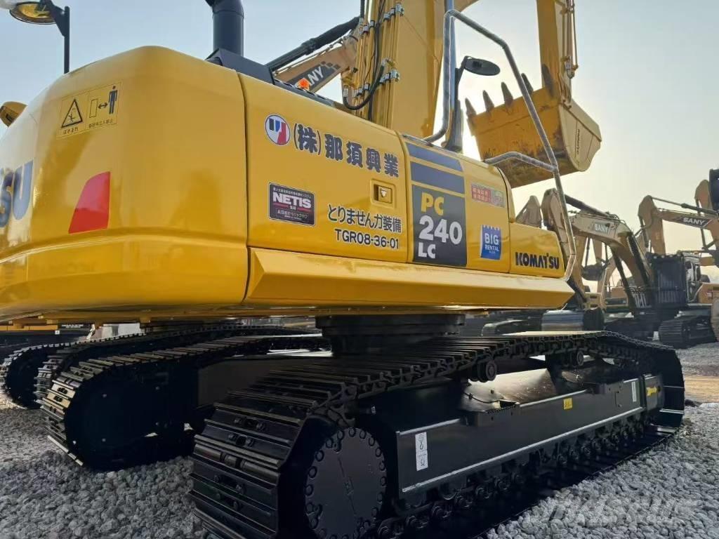 Komatsu 240-8N1 대형 굴삭기 29톤 이상