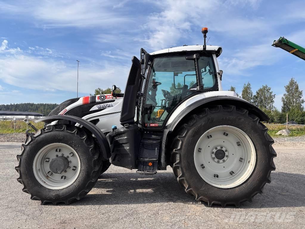 Valtra T215 Versu 트랙터
