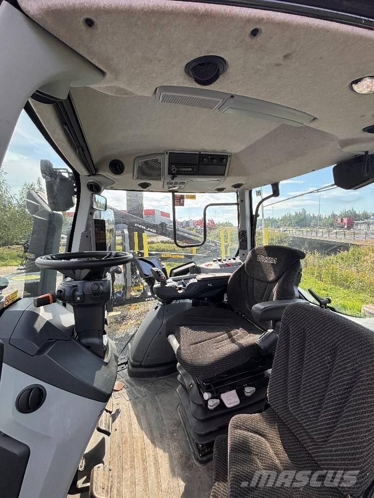 Valtra T215 Versu 트랙터