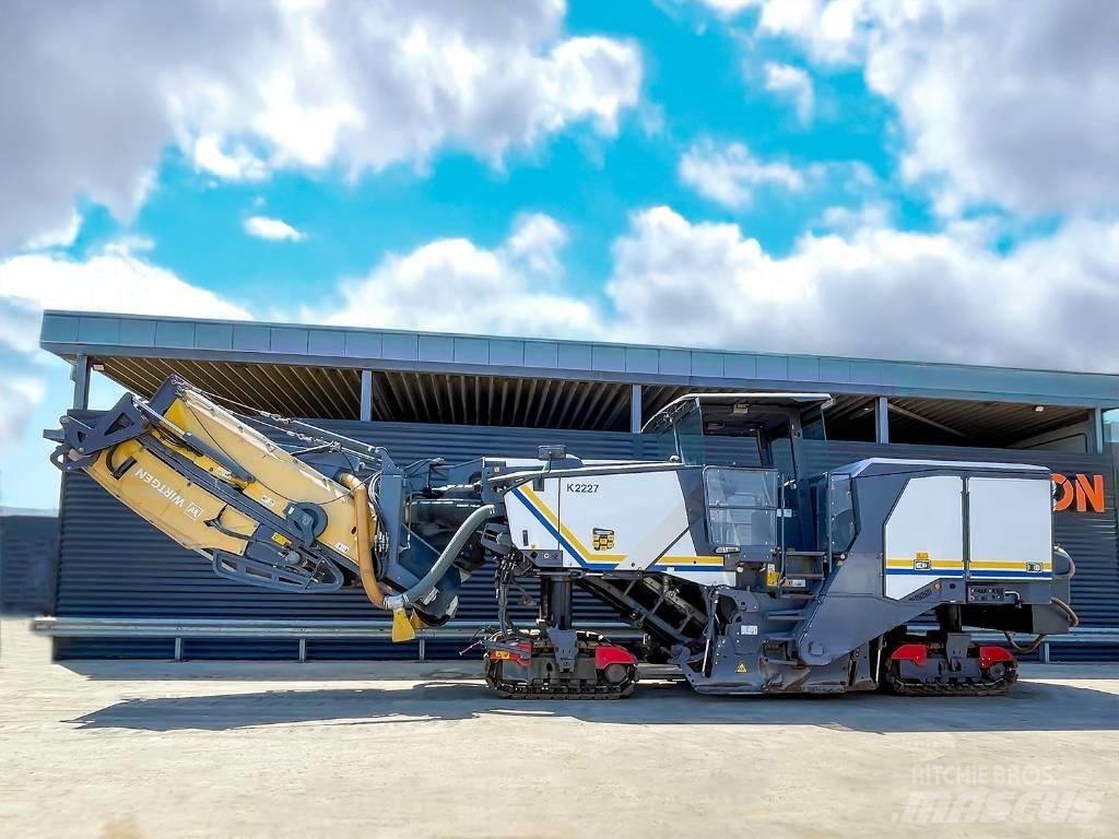 Wirtgen W 220 FI 아스팔트 콜드 밀링 기계
