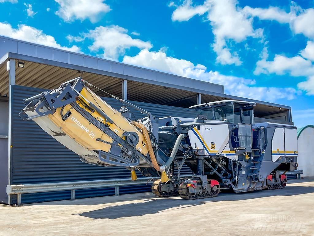 Wirtgen W 220 FI 아스팔트 콜드 밀링 기계