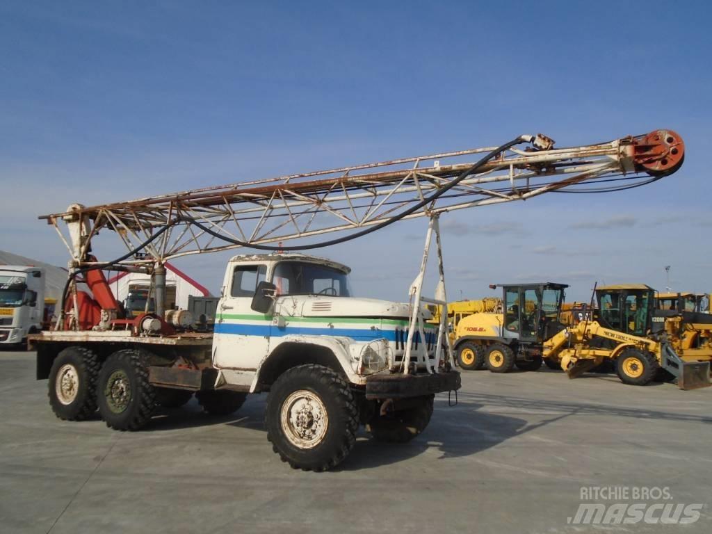 ZIL 6×6 이동식 드릴 리그 트럭