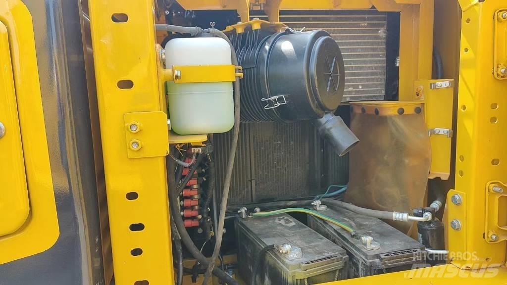 Komatsu PC 130 대형 굴삭기 29톤 이상