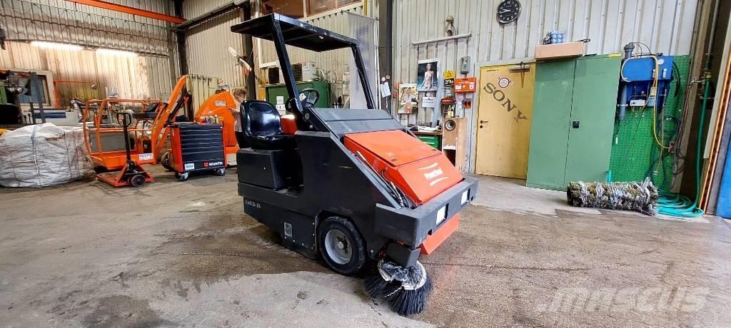 Powerboss SW6XKLPG 도로 청소차