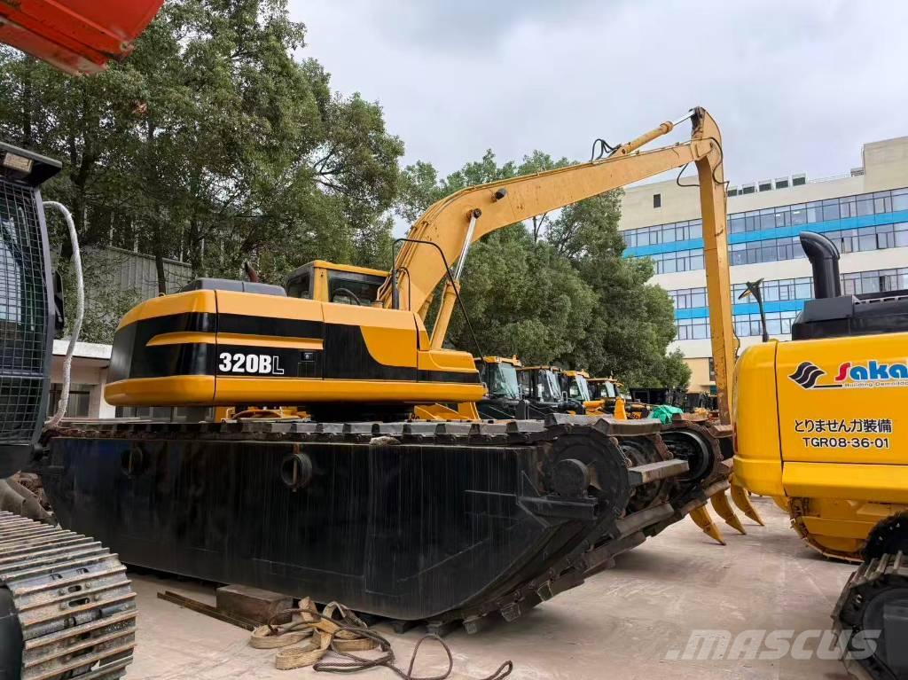 CAT 320 B L 수륙양용 굴삭기