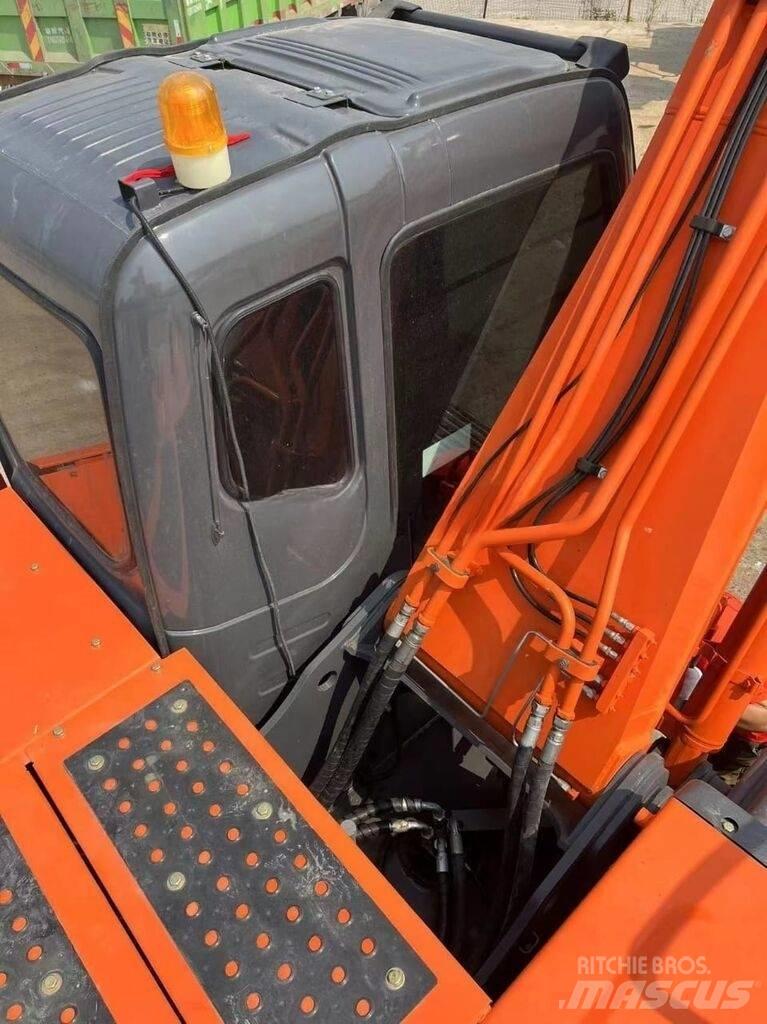 Hitachi ZX 200 대형 굴삭기 29톤 이상
