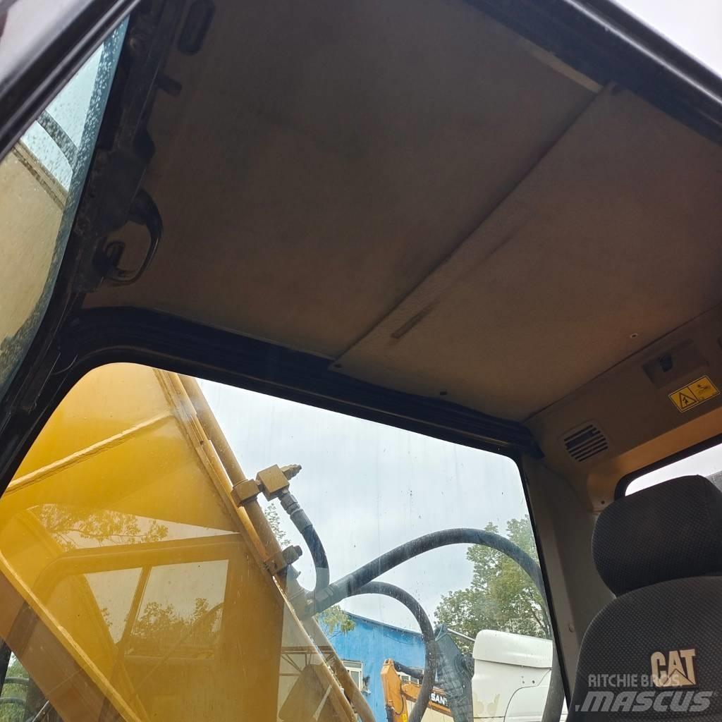 CAT 320 D 대형 굴삭기 29톤 이상