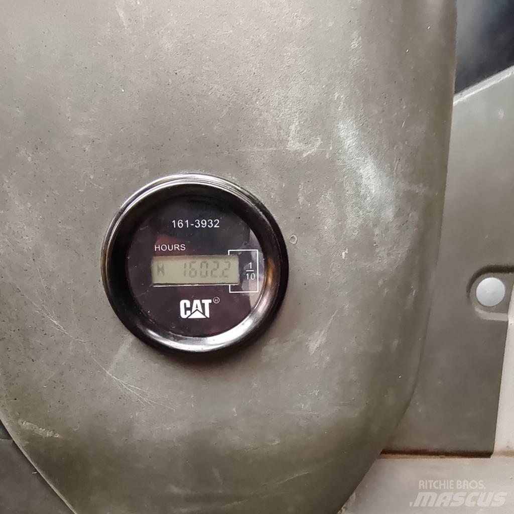 CAT 320 D 대형 굴삭기 29톤 이상