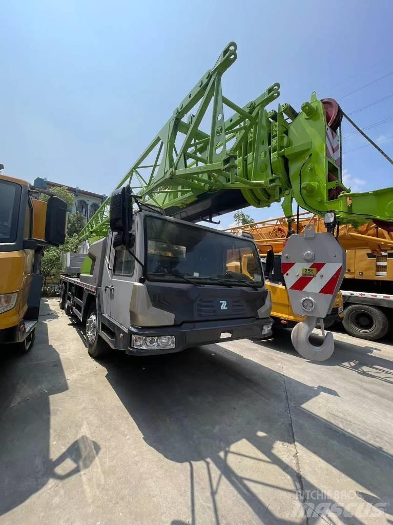 Zoomlion ZCT251V A/T 크레인