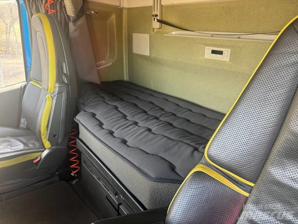 Volvo FH 750 우드칩 트럭