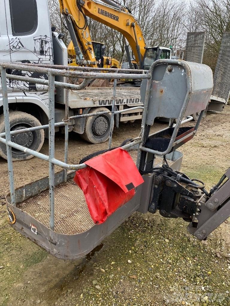 Manitou 180 ATJ 관절형 전동이동 리프트
