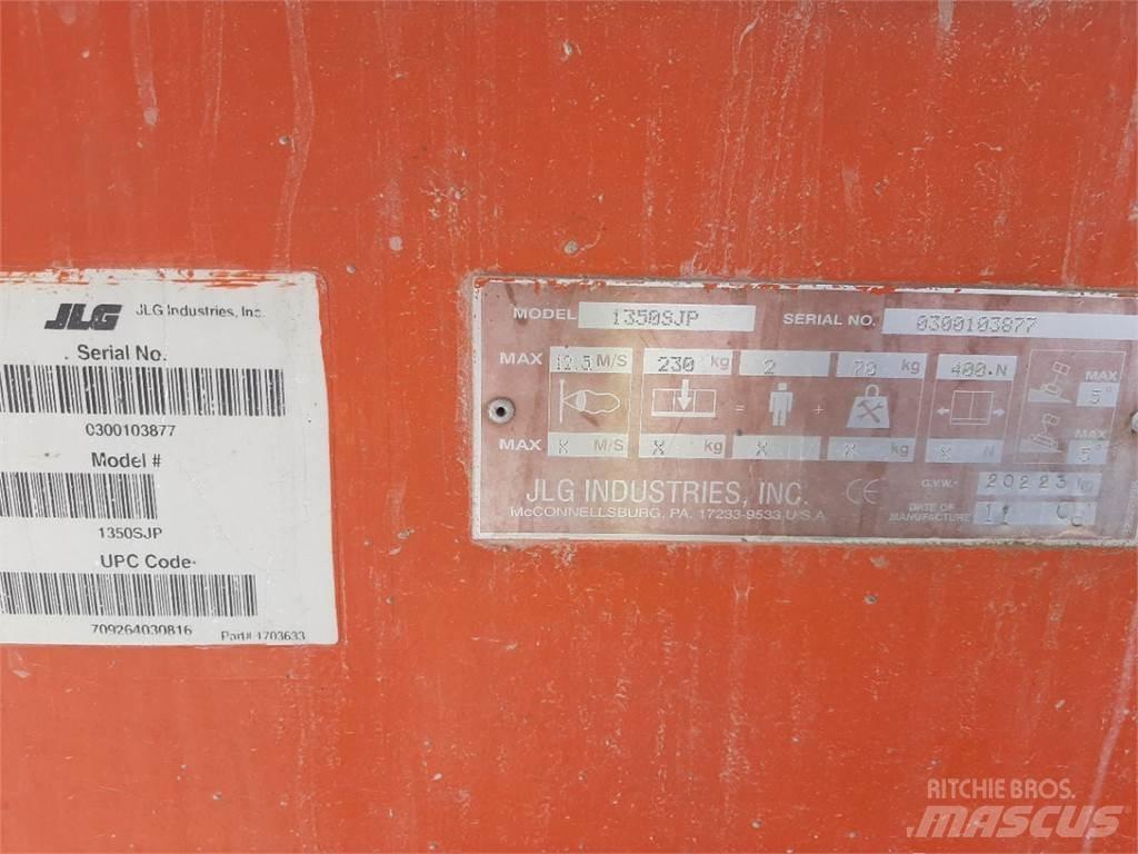 JLG 1350SJP 견인식 전동이동 리프트