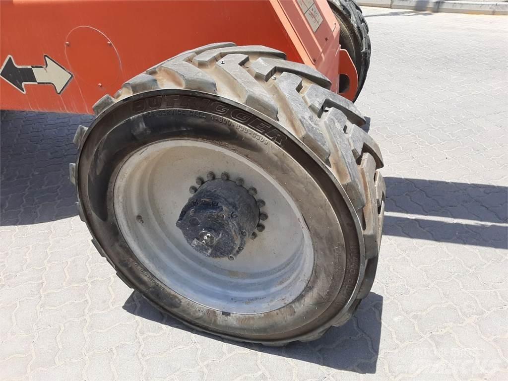 JLG 1350SJP 견인식 전동이동 리프트