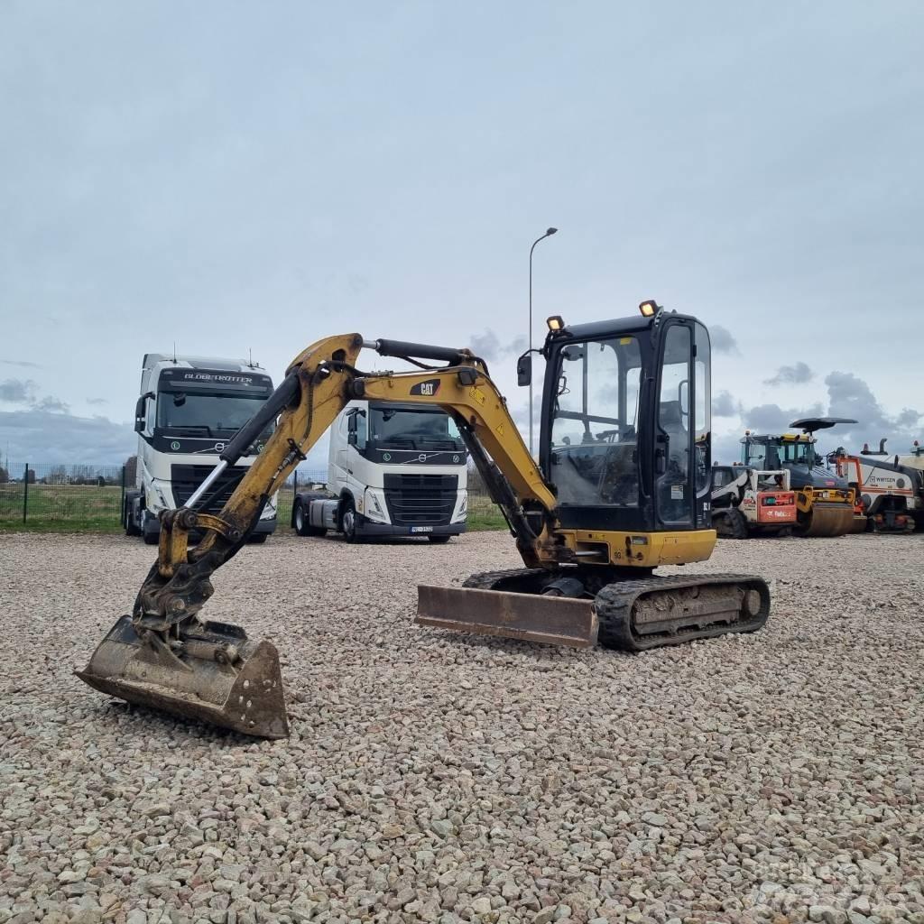 CAT 302.7 D CR 소형 굴삭기 7톤 미만