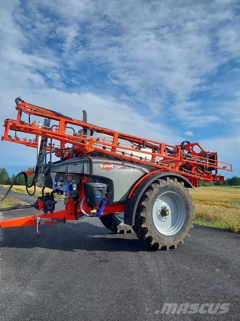 Kuhn Lexis 3000 견인형 분무기