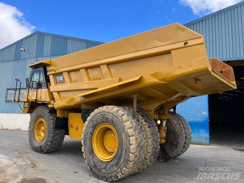 CAT 773 E 초대형 덤프 트럭