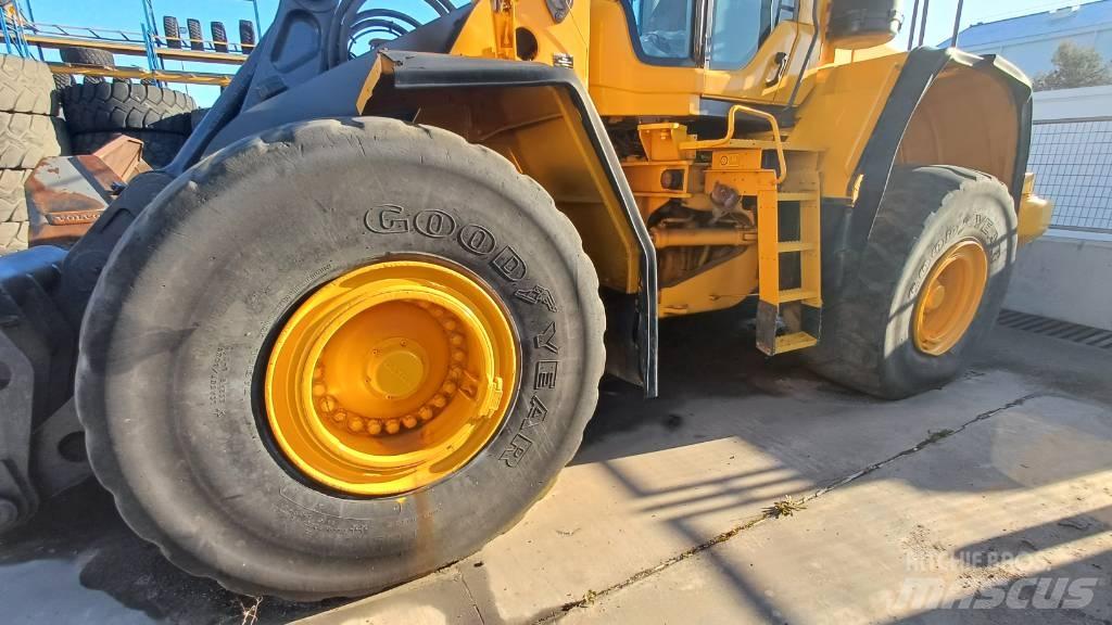 Volvo L 180 F  휠로우더