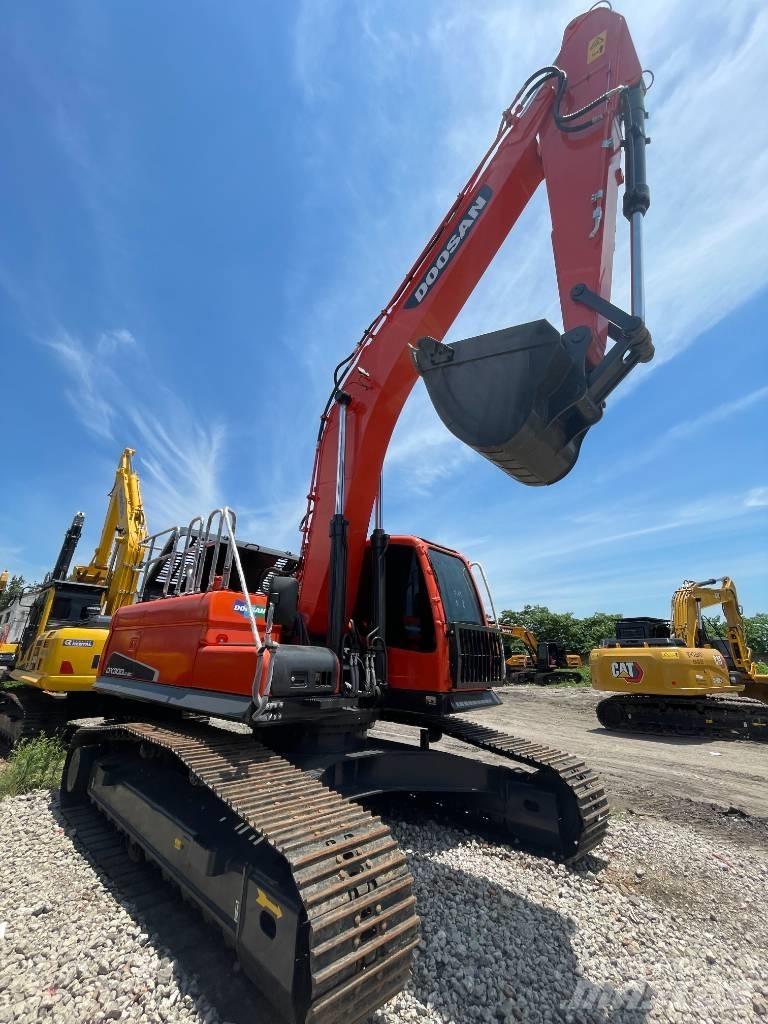 Doosan DX 300 대형 굴삭기 29톤 이상