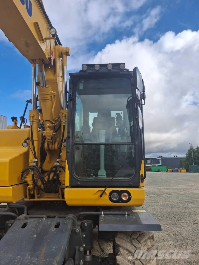 Komatsu PW158-11  휠 굴삭기