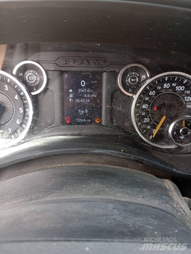 RAM 5500 플랫베드/드롭사이드 트럭