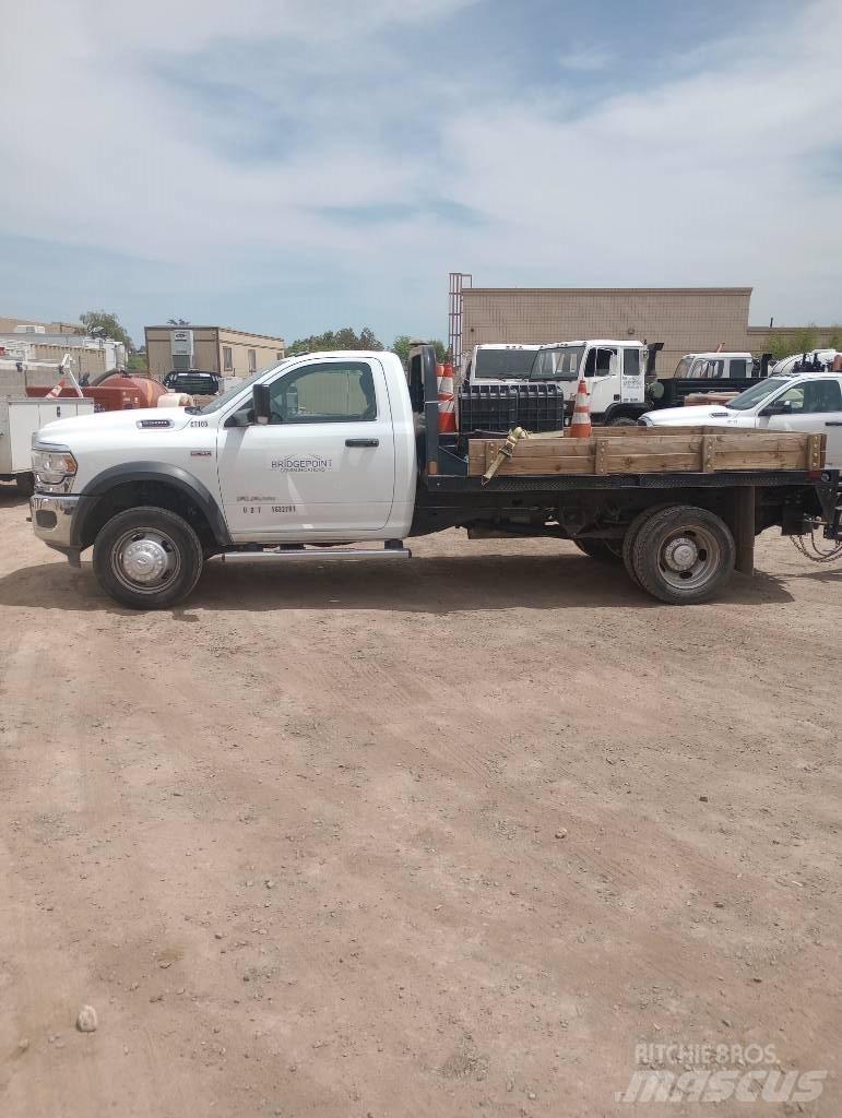 RAM 5500 플랫베드/드롭사이드 트럭