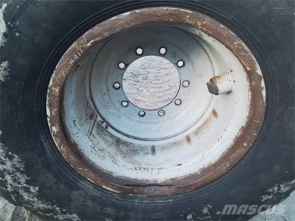 Valmet 890 20x26,5 타이어, 휠 및 림