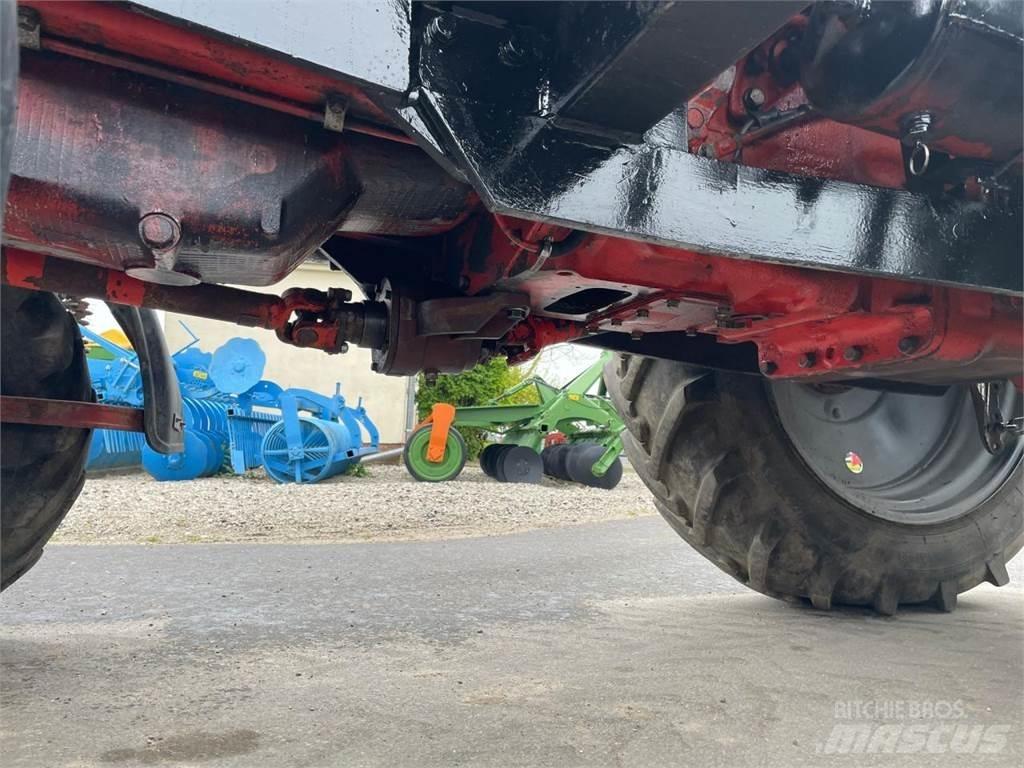 Belarus MTS 82 + FL 트랙터