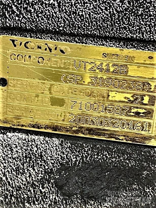 Volvo VT2412B 기어박스