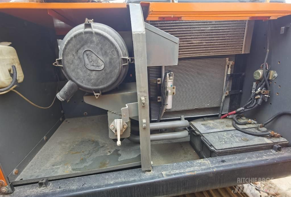 Hitachi ZX 200 대형 굴삭기 29톤 이상