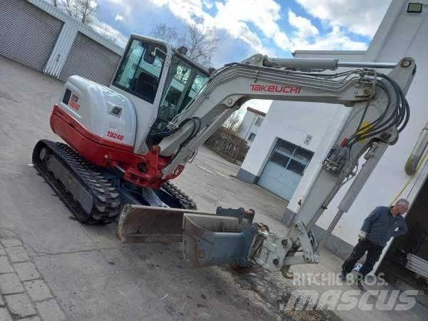 Takeuchi TB 240 DPF 소형 굴삭기 7톤 미만