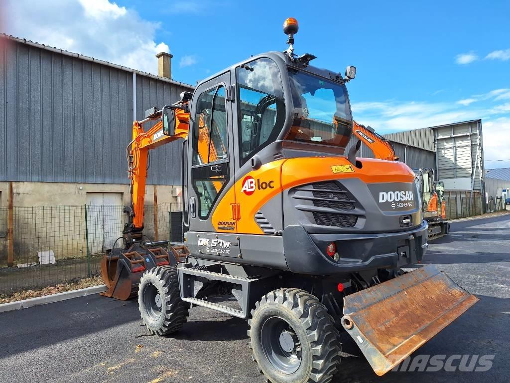 Doosan DX 57 W  휠 굴삭기
