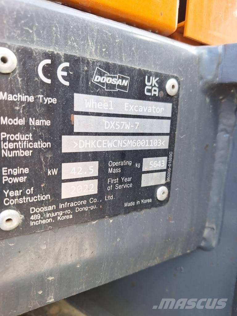 Doosan DX 57 W  휠 굴삭기