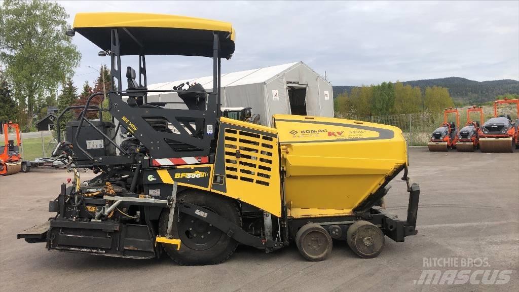 Bomag BF 300 P-2 아스팔트 포장장비