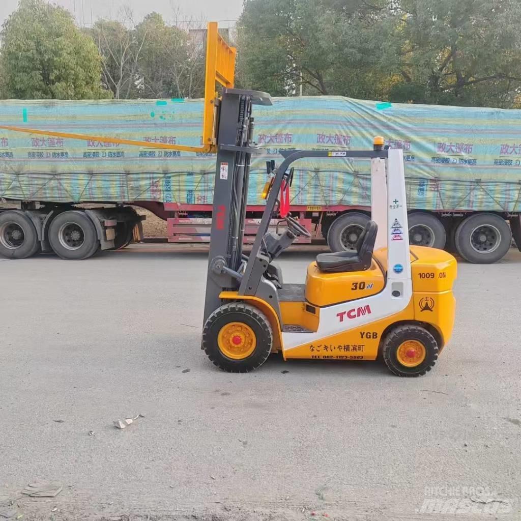 TCM FD30 리치 트럭