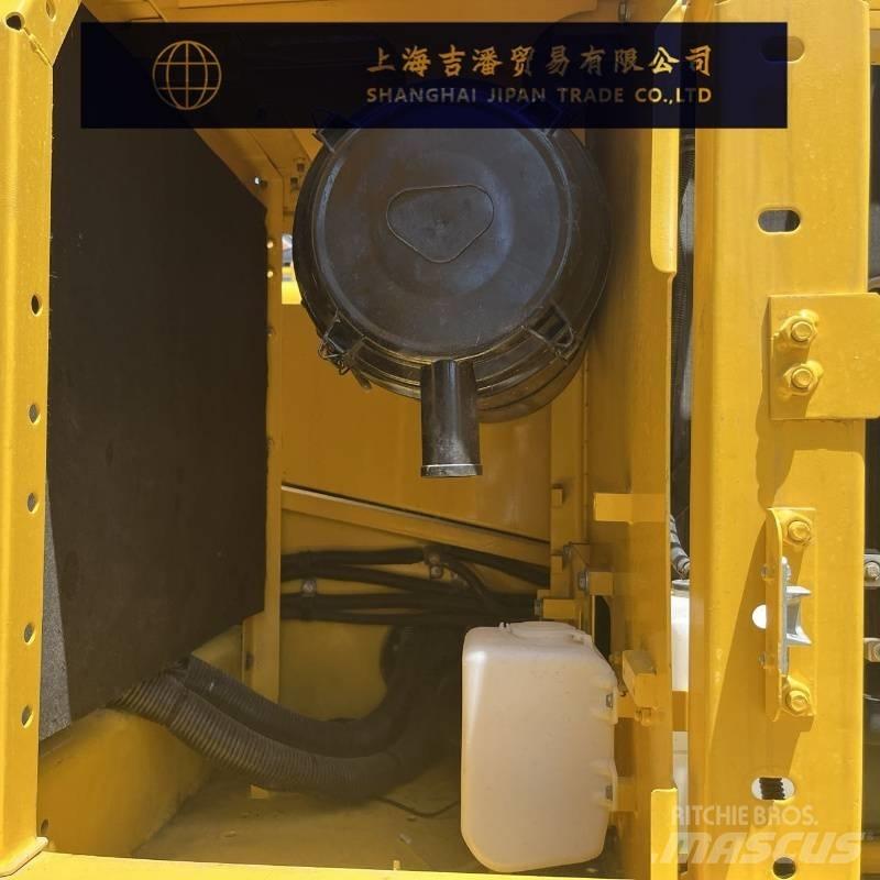 Komatsu PC 210 대형 굴삭기 29톤 이상