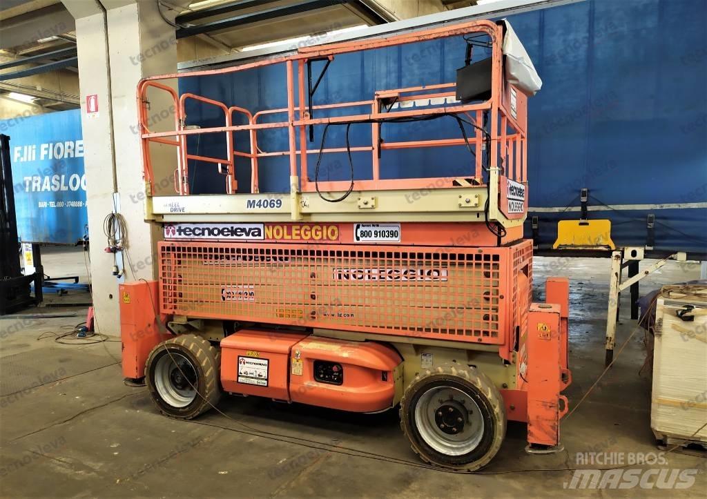 JLG M 4069 가위형 리프트
