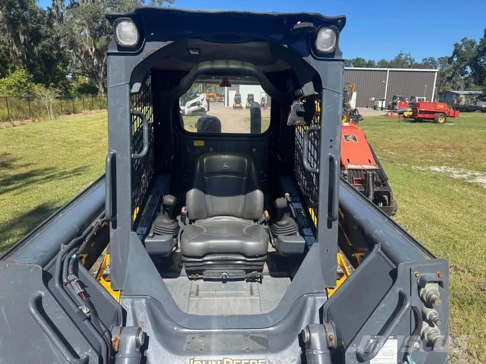 John Deere 325  스키드로더