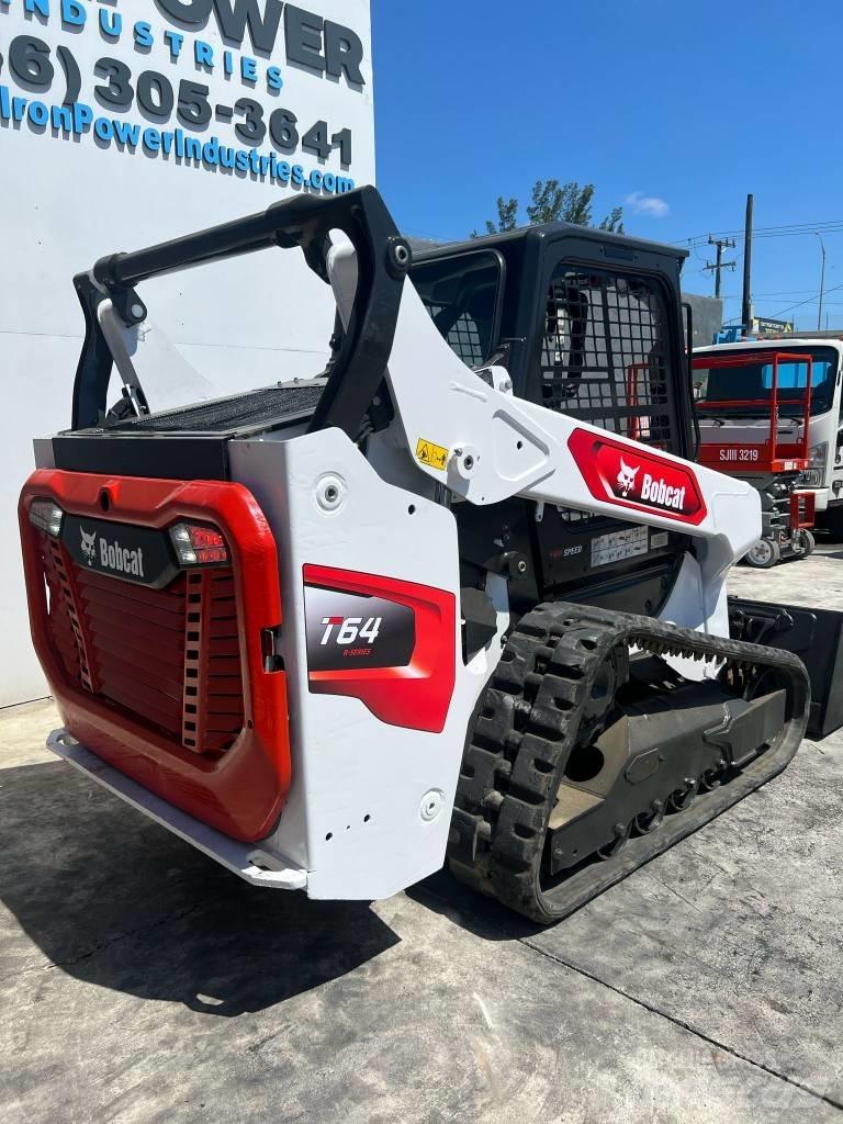 Bobcat T 64  스키드로더