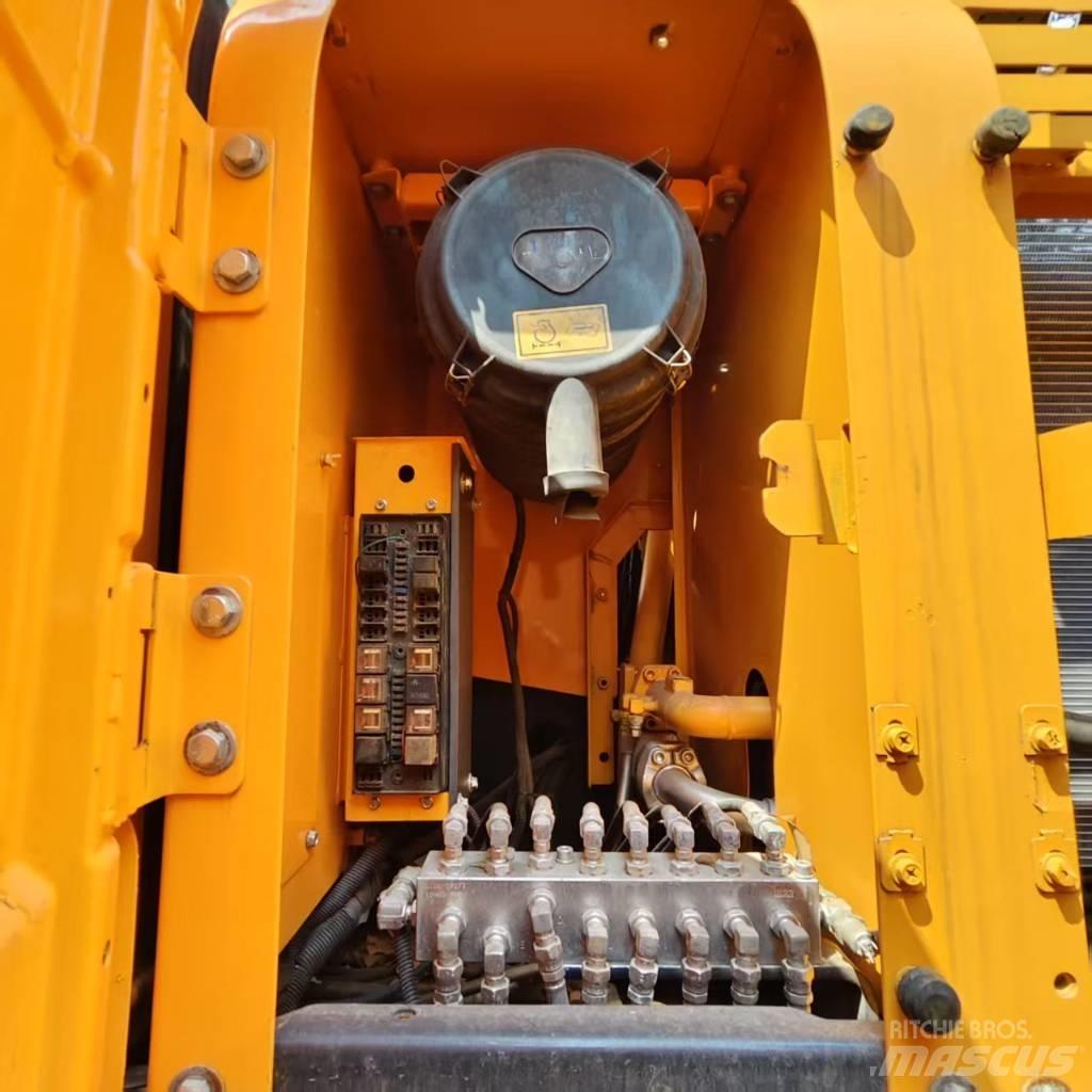 Hyundai Robex 300 LC 대형 굴삭기 29톤 이상