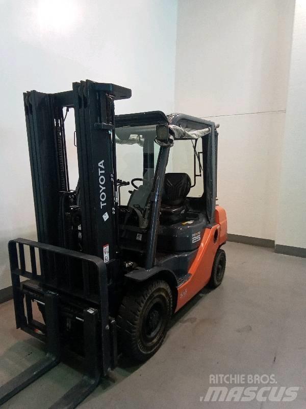 Toyota 8 FDF 25 디젤 지게차